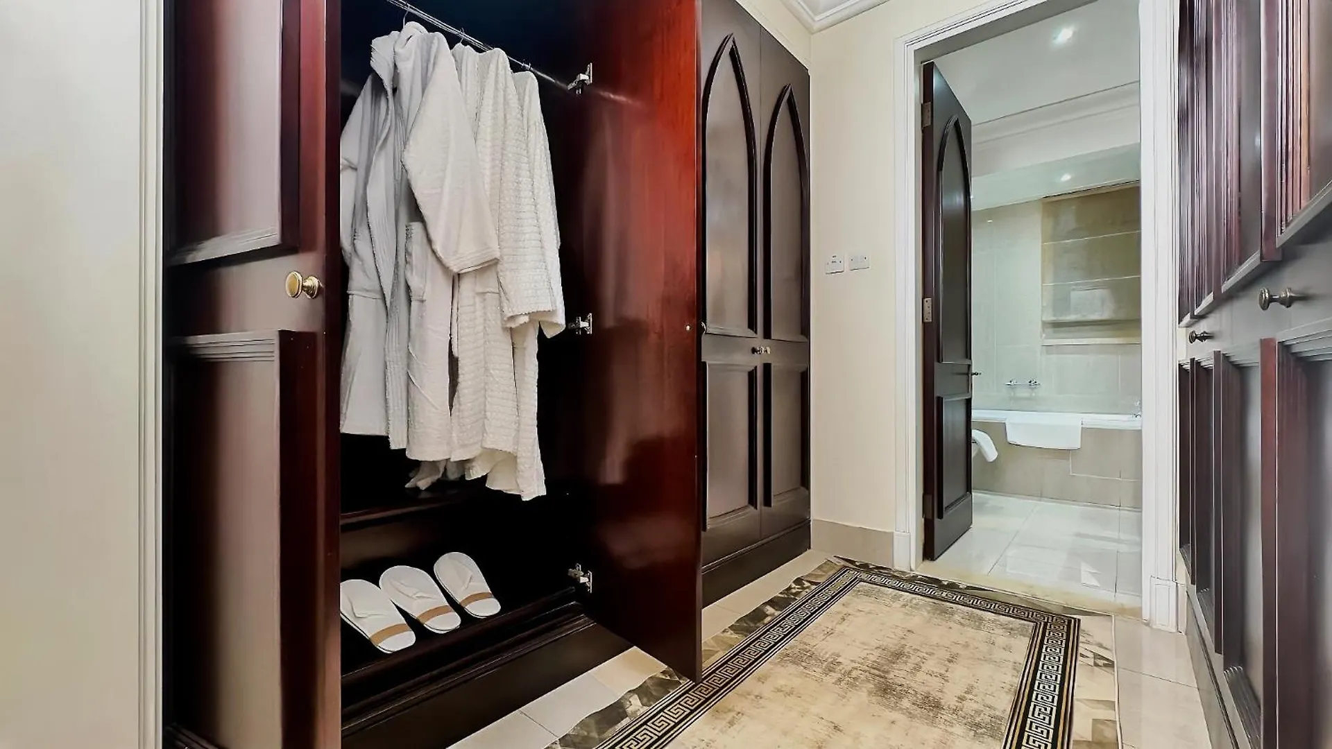 Souk Al Bahar - Burj Khalifa - Dream View Holiday Home Rental Dubai Apartment